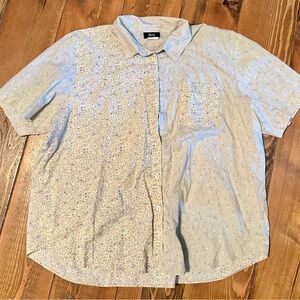 Croft & Barrow Light Blueflowers on sage green  Patterned Casual Shirt